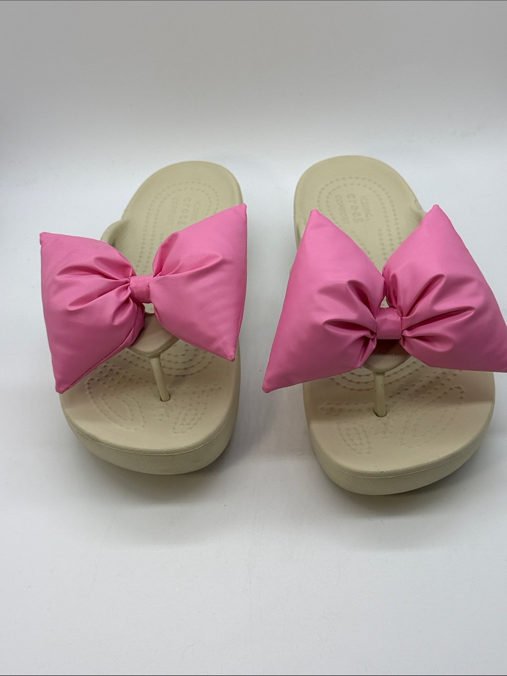 Crocs Thongs with Pink Bows Sz 6